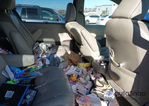 2011 Toyota Sienna Limited from USA, damaged, VIN 5TDDK3DC1BS009551